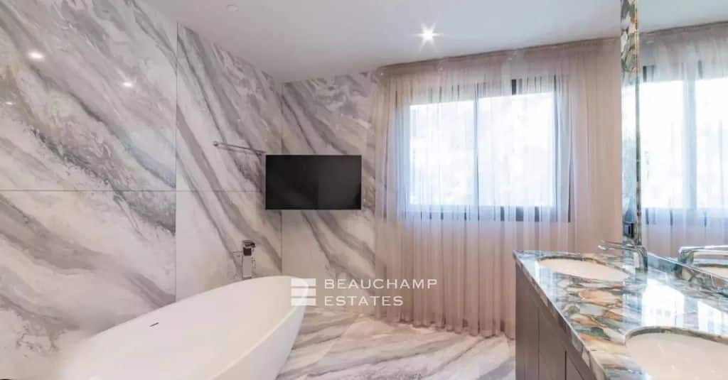 Stunning penthouse in new prestigious residence