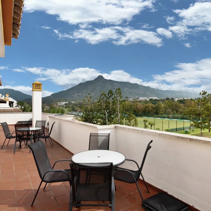 Stunning Penthouse with Panoramic Mountain Views in La Dama de Noche