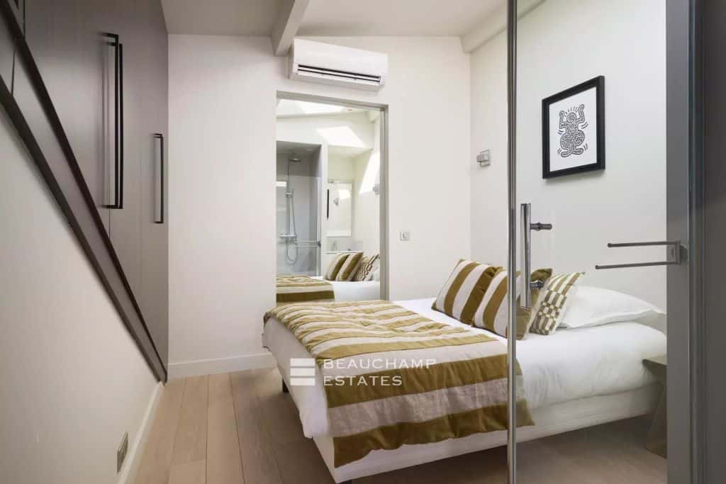 Stunning Top-Floor Apartment, 3 En-Suite Bedrooms – Cannes City Center