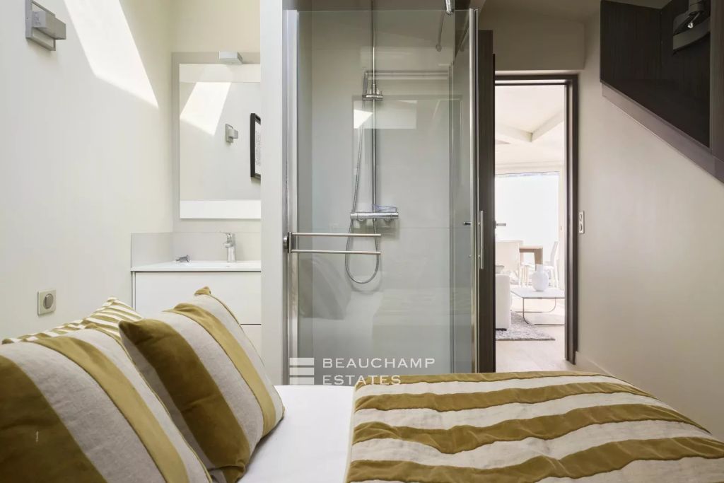 Stunning Top-Floor Apartment, 3 En-Suite Bedrooms – Cannes City Center