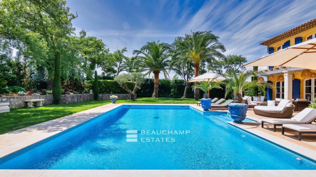 Stylish 6 bedroom property for sale in Gassin within walking distance to the beach and St-Tropez town