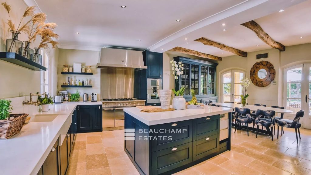 Stylish 6 bedroom property for sale in Gassin within walking distance to the beach and St-Tropez town