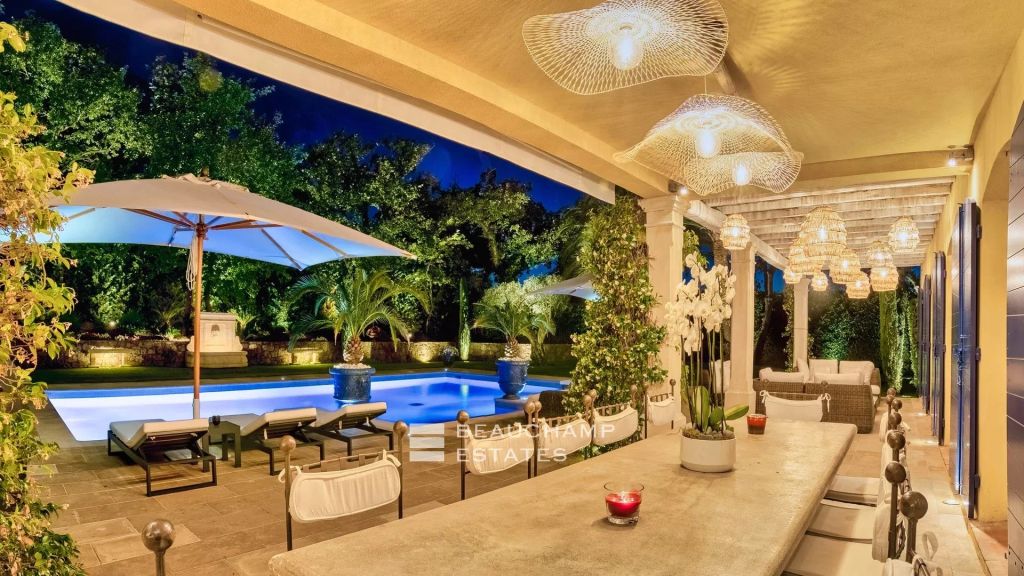 Stylish 6 bedroom property for sale in Gassin within walking distance to the beach and St-Tropez town