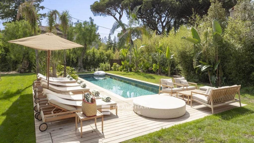 Sublime new villa within walking distance of the center of Saint-Tropez and the beach