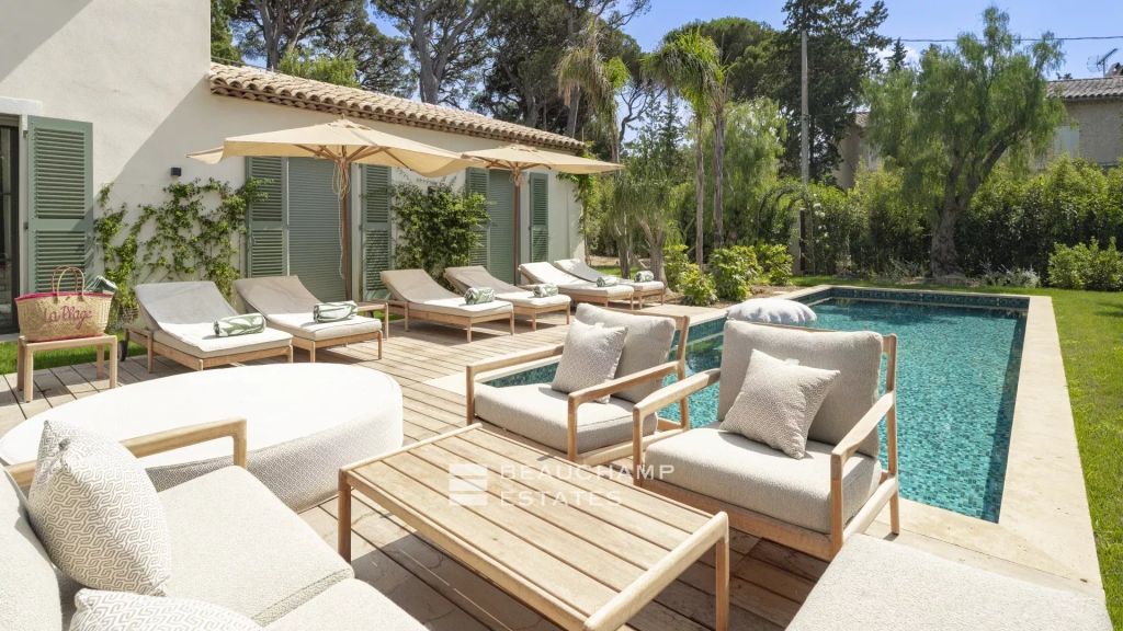 Sublime new villa within walking distance of the center of Saint-Tropez and the beach