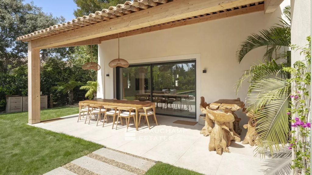 Sublime new villa within walking distance of the center of Saint-Tropez and the beach