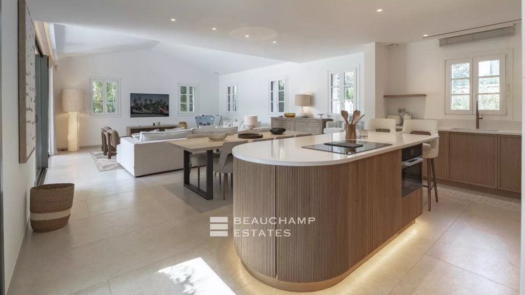Sublime new villa within walking distance of the center of Saint-Tropez and the beach