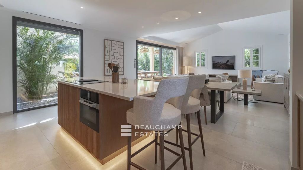 Sublime new villa within walking distance of the center of Saint-Tropez and the beach