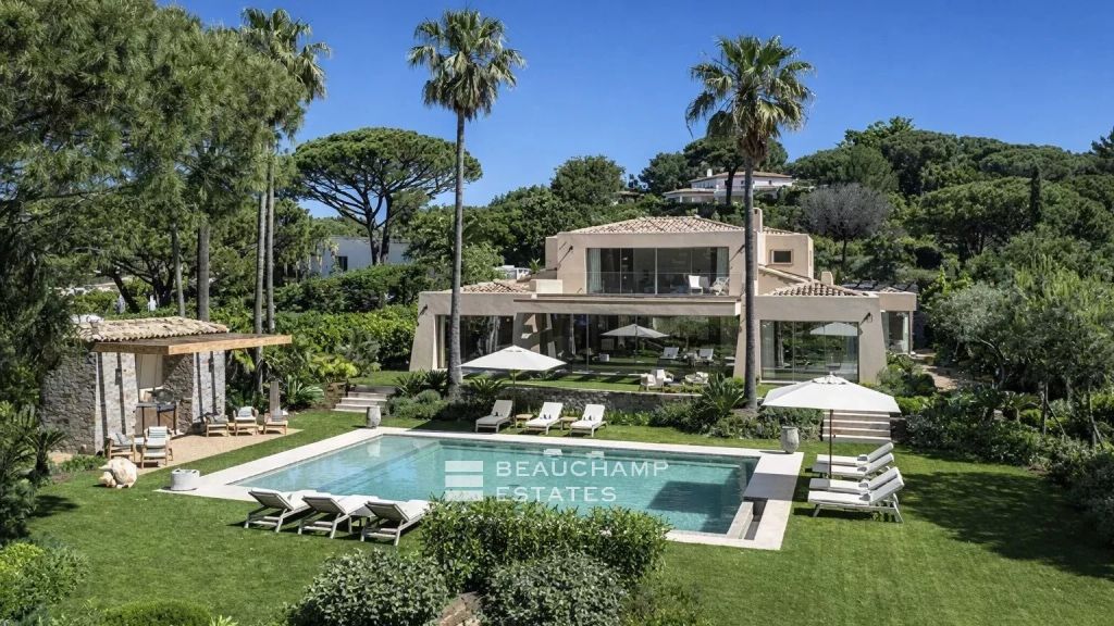 Sumptuous villa in a secure gated estate with views over Pampelonne Bay and walking distance to Tahiti Beach