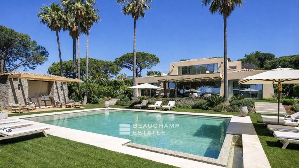 Sumptuous villa in a secure gated estate with views over Pampelonne Bay and walking distance to Tahiti Beach