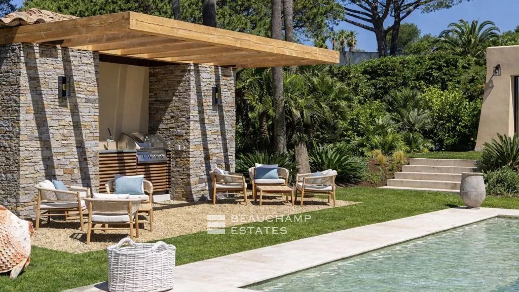 Sumptuous villa in a secure gated estate with views over Pampelonne Bay and walking distance to Tahiti Beach