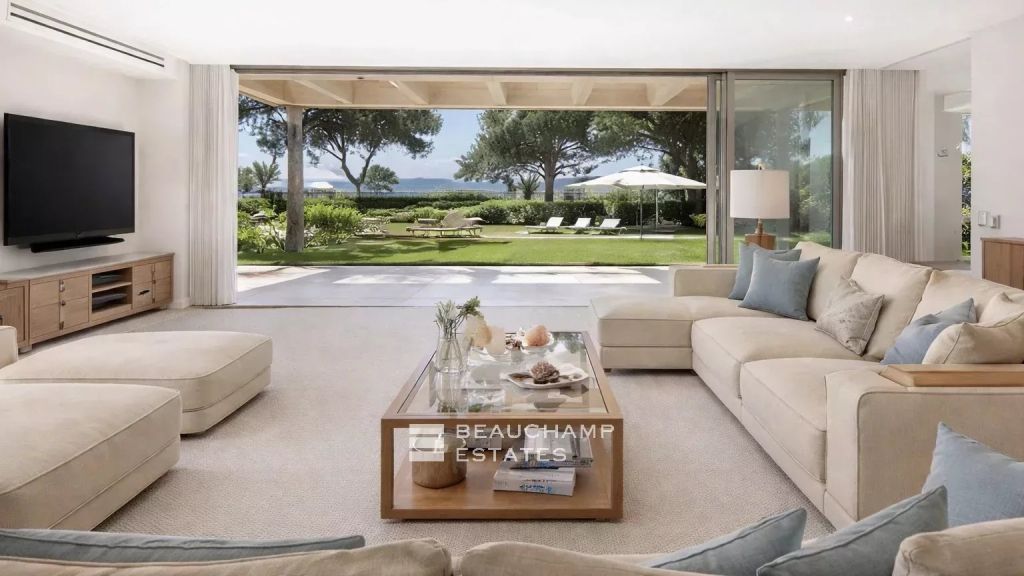 Sumptuous villa in a secure gated estate with views over Pampelonne Bay and walking distance to Tahiti Beach