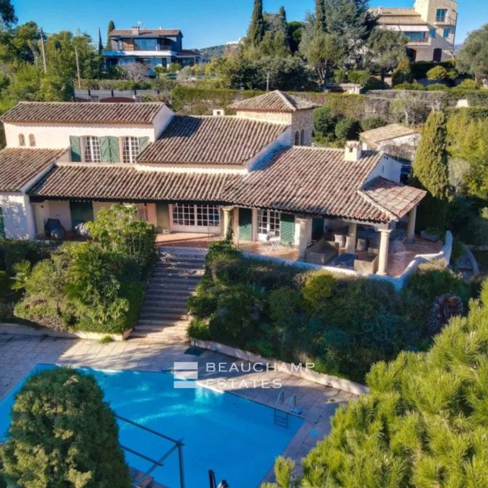 SUPER CANNES VILLA PROVENÇALE AVEC VUE MER