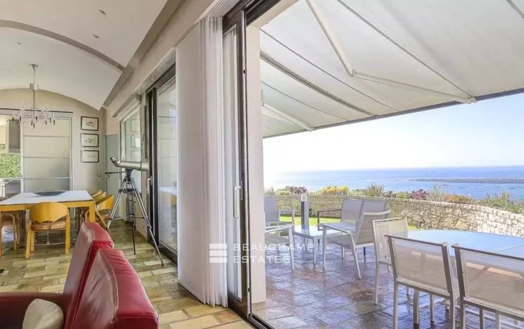 SUPER-CANNES, VILLA WITH PANORAMIC SEA VIEW