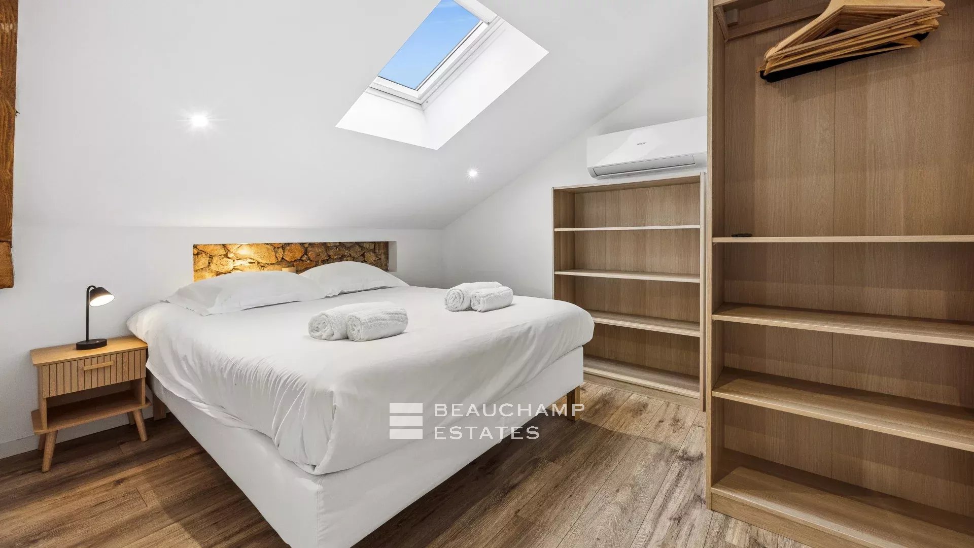 Superb new 2-bedroom – Cannes center Superb new 2-bedroom – Cannes center