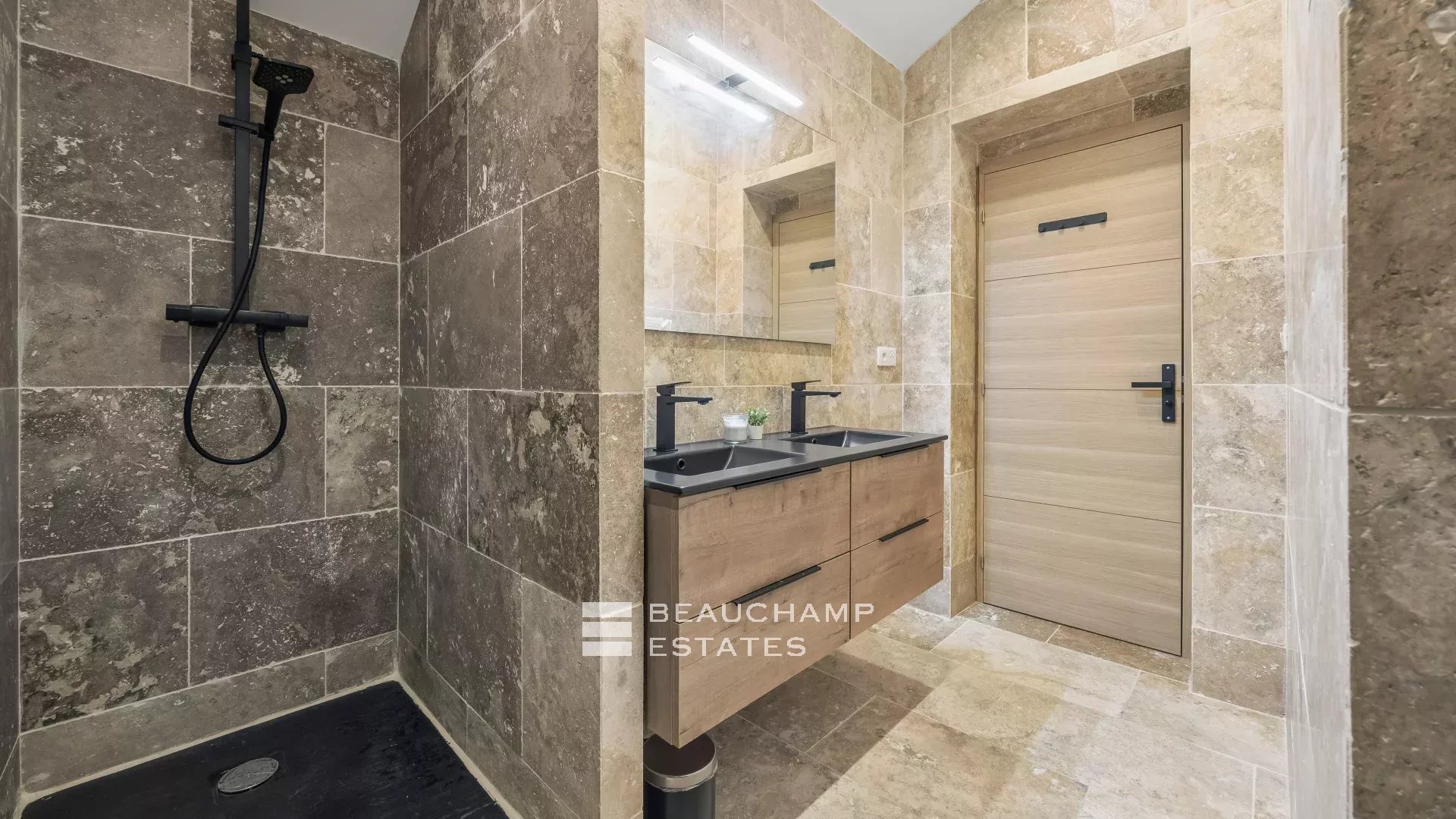 Superb new 2-bedroom – Cannes center Superb new 2-bedroom – Cannes center