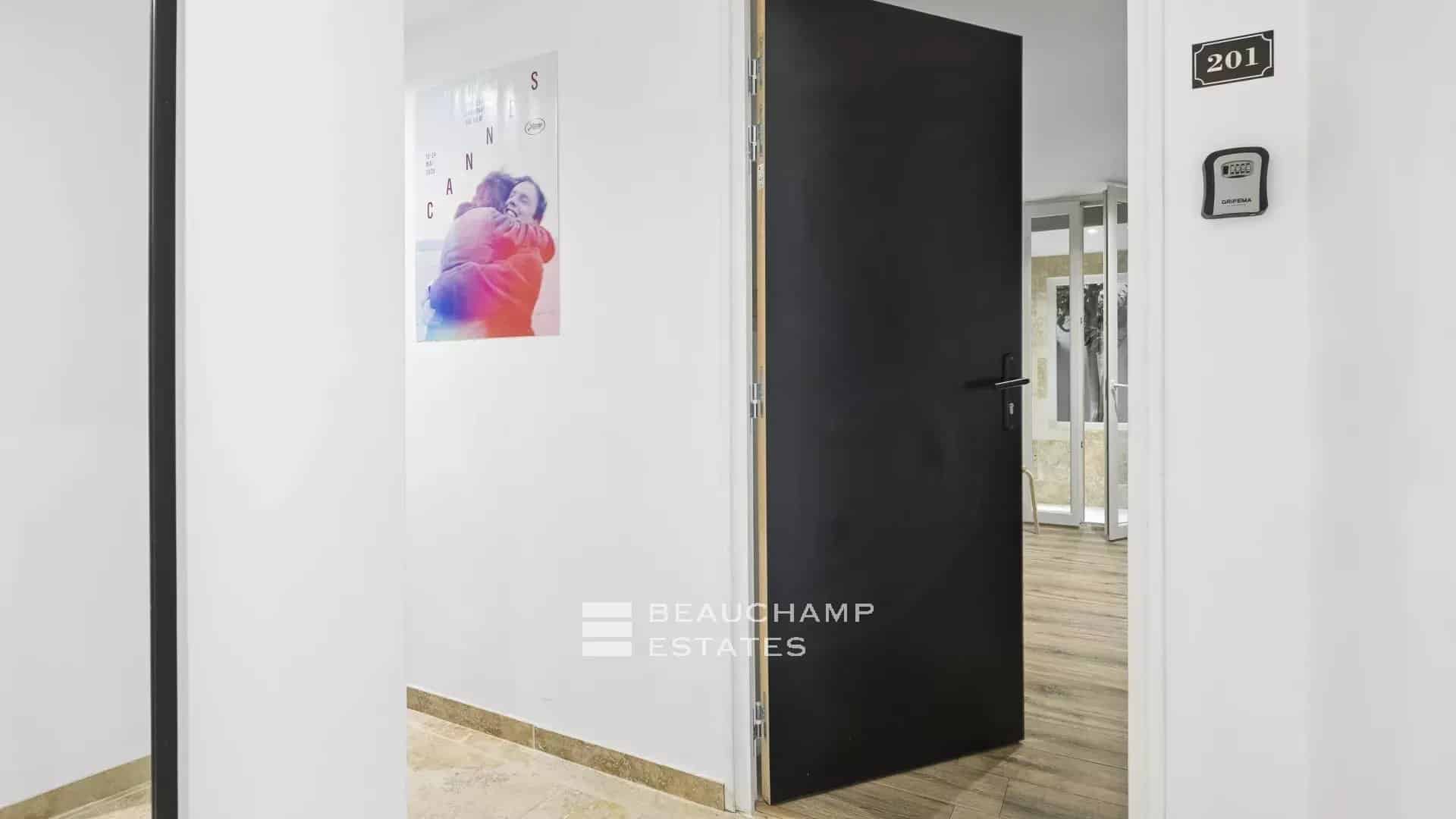 Superb new studio with large terrace – Cannes center Superb new studio with large terrace – Cannes center