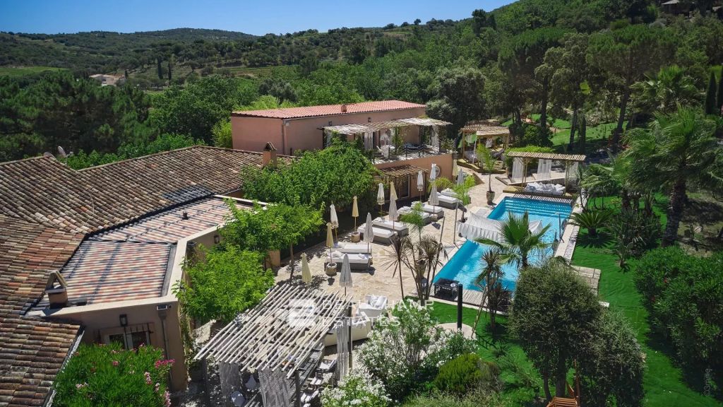 Superb property located in a closed domain in Gassin