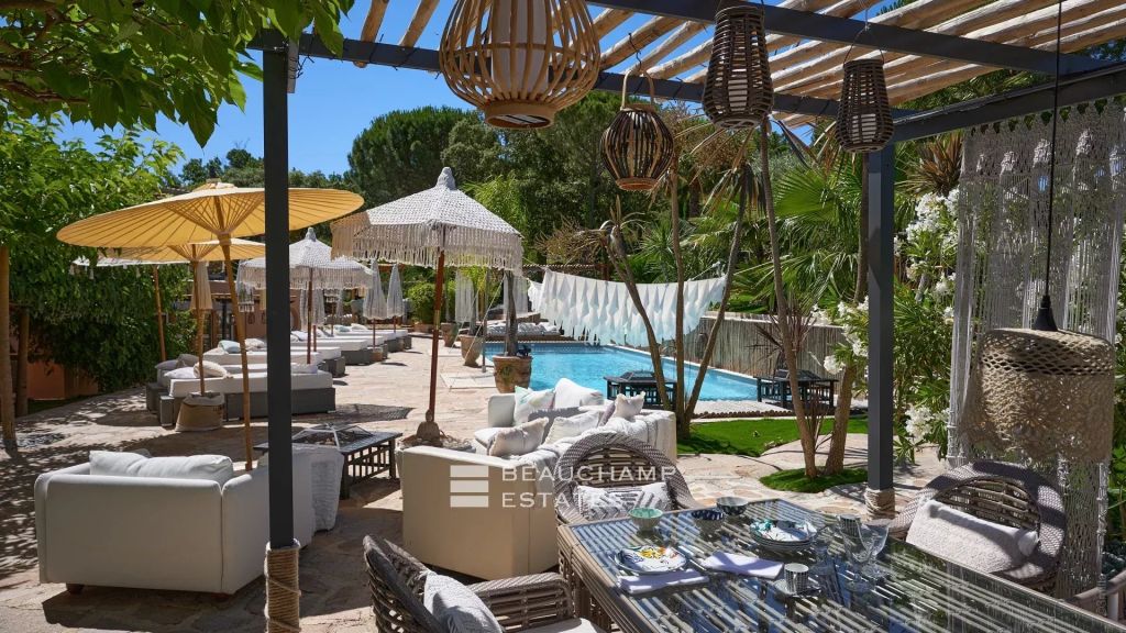 Superb property located in a closed domain in Gassin