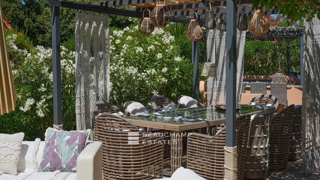 Superb property located in a closed domain in Gassin