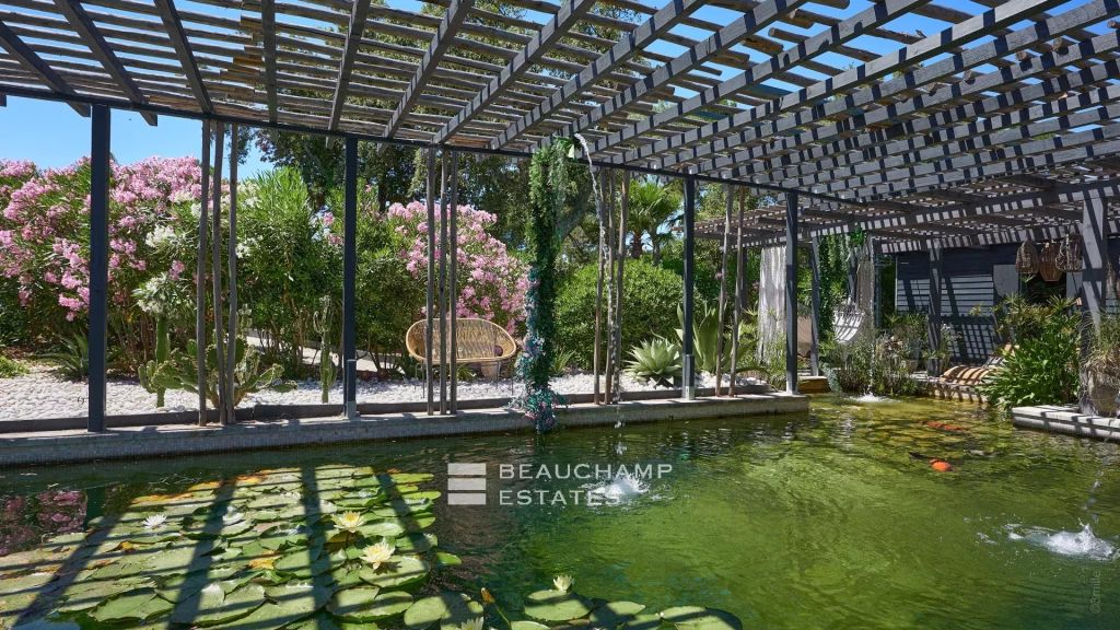 Superb property located in a closed domain in Gassin