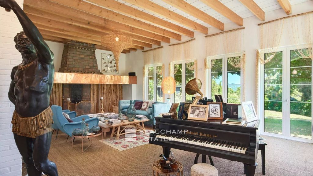 Superb property located in a closed domain in Gassin