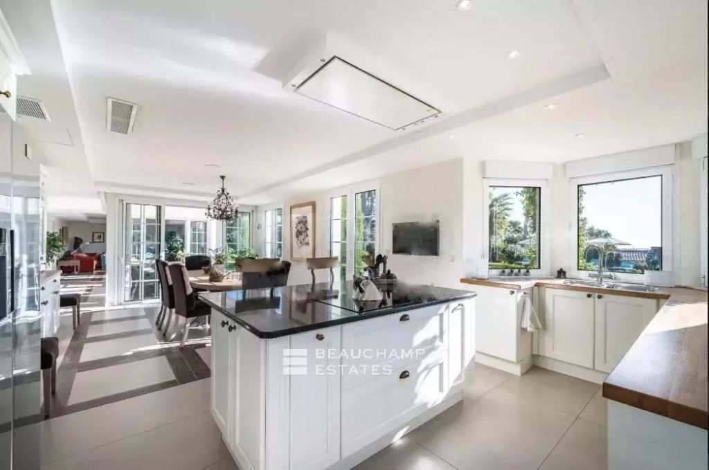 Superb villa with panoramic sea views in Cap d’Antibes