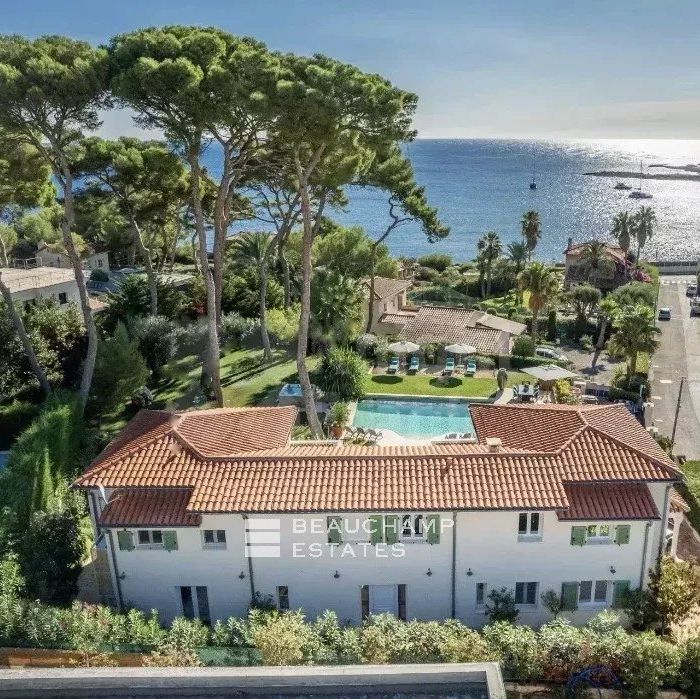 Superbe villa avec vue panoramique sur la mer au Cap d&rsquo;Antibes