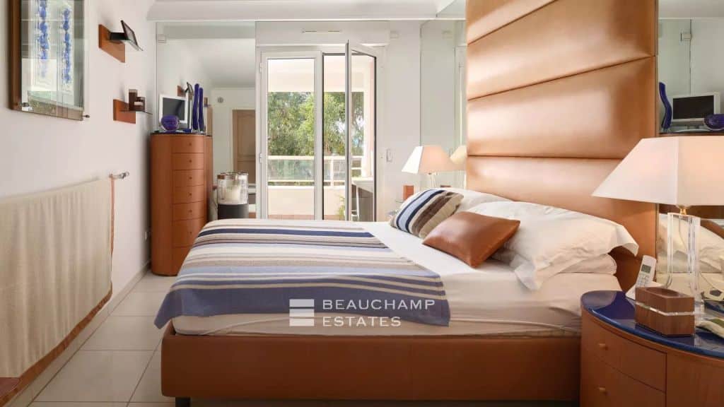 Top Floor  apartment with Sea View