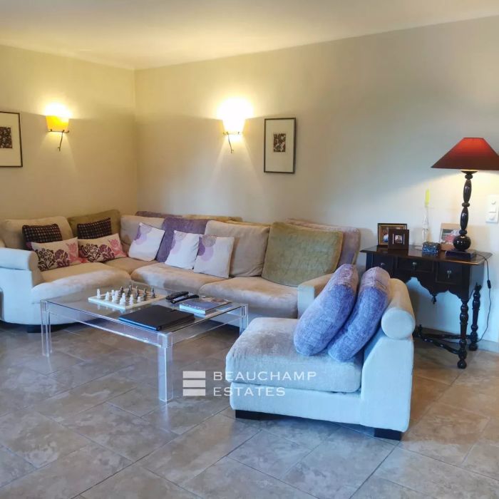 Charmante Mouginoise à pieds du Vieux Village