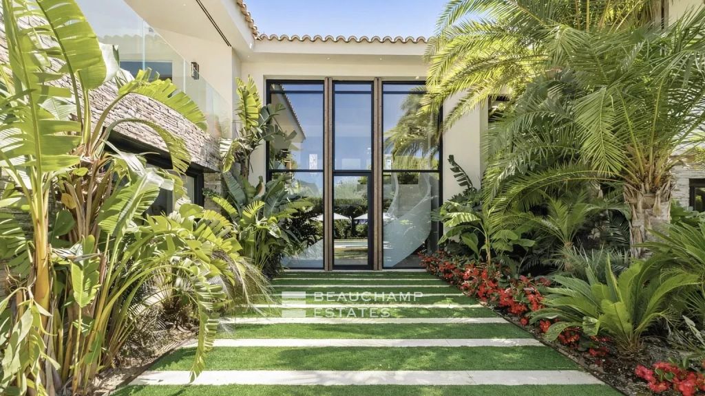 Ultra luxurious contempory villa in the prestigious Parcs de Saint-Tropez domain
