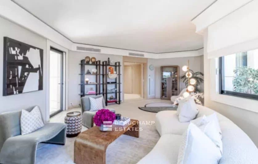 Unique property with private garden and pool Casino View