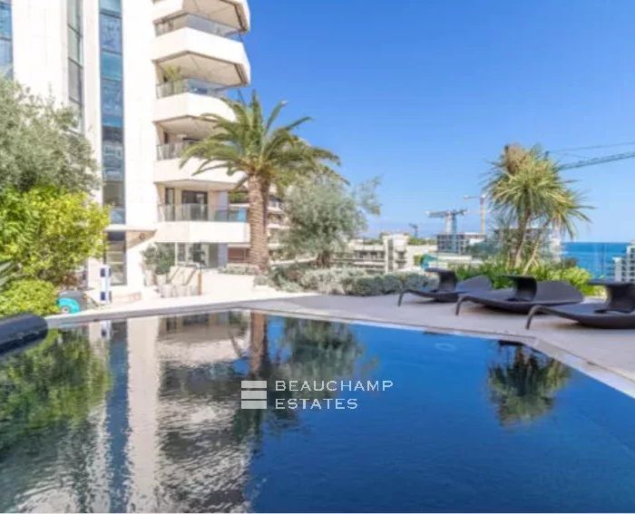 Propriété unique avec jardin et piscine privée, Vue sur le Casino