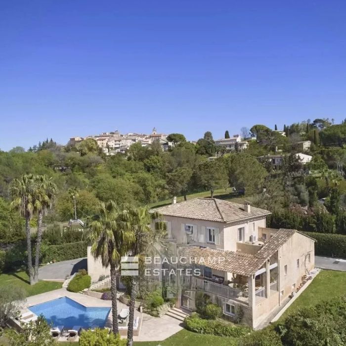 Très rare – Mougins Village – Propriété de charme avec vue panoramique
