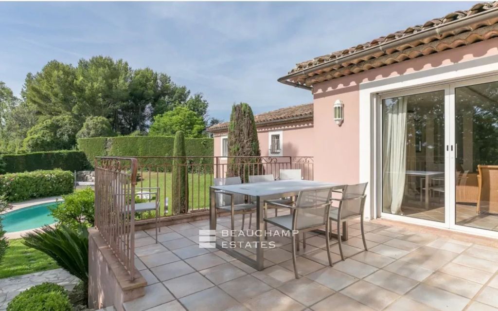 Villa au charme méditerranéen – raffinement dans l’arrière-pays cannois