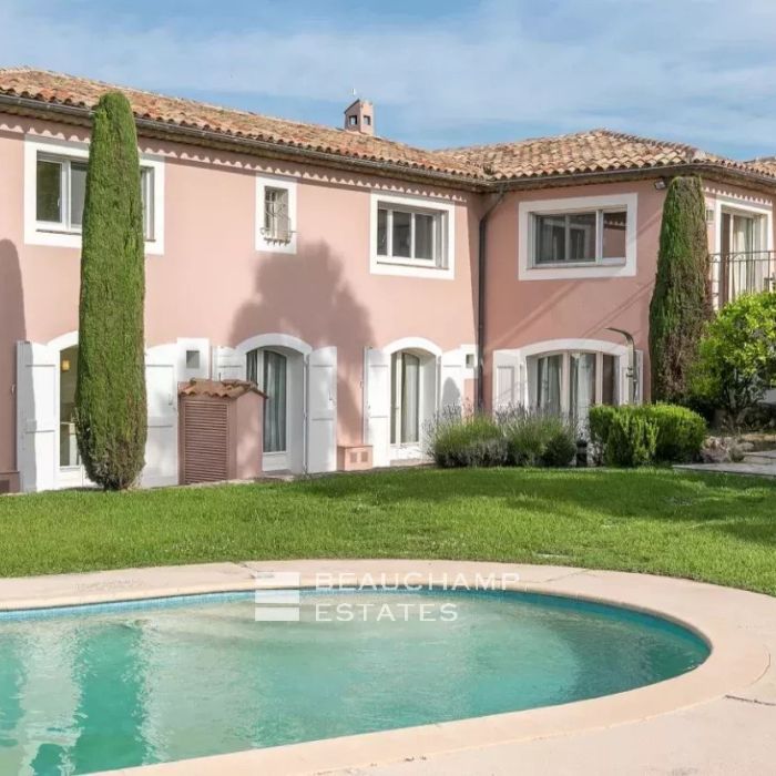 Villa au charme méditerranéen – raffinement dans l’arrière-pays cannois