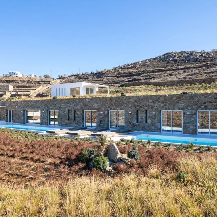 Villa Avila I | Nestled in the coveted area of Ftelia