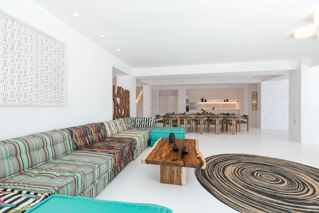 Villa Avila II | Nestled in the coveted area of Ftelia