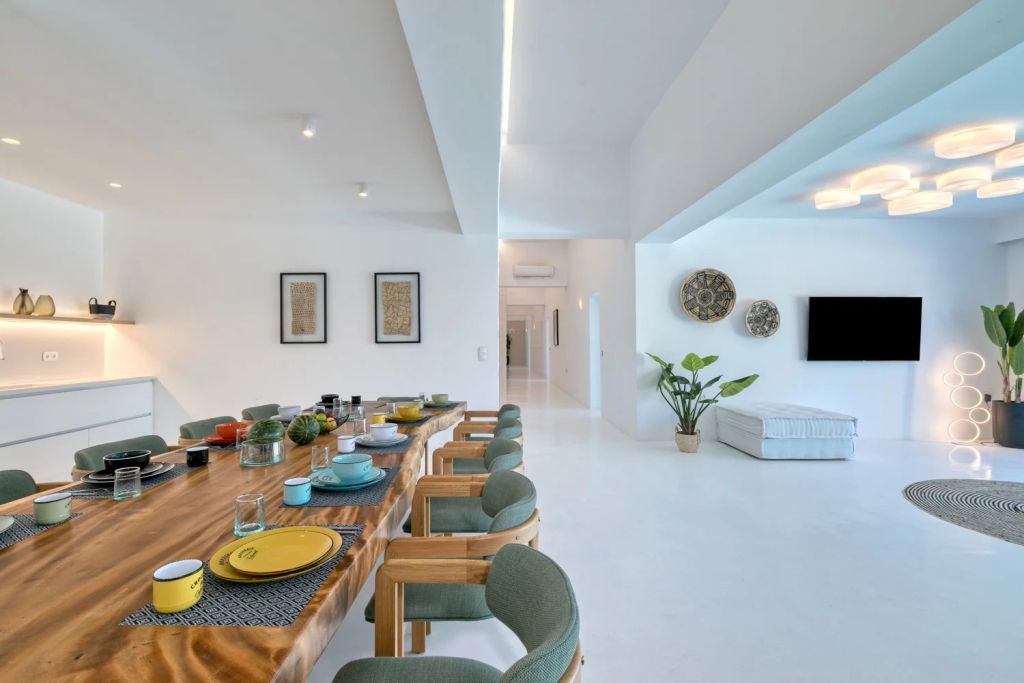 Villa Avila II | Nestled in the coveted area of Ftelia