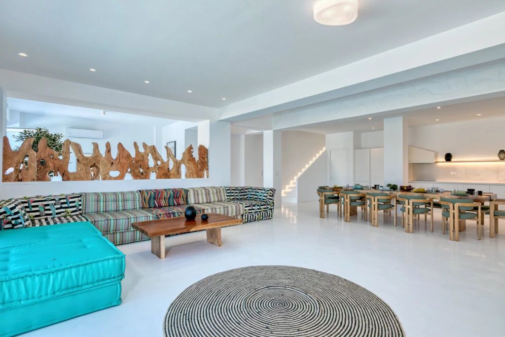 Villa Avila II | Nestled in the coveted area of Ftelia