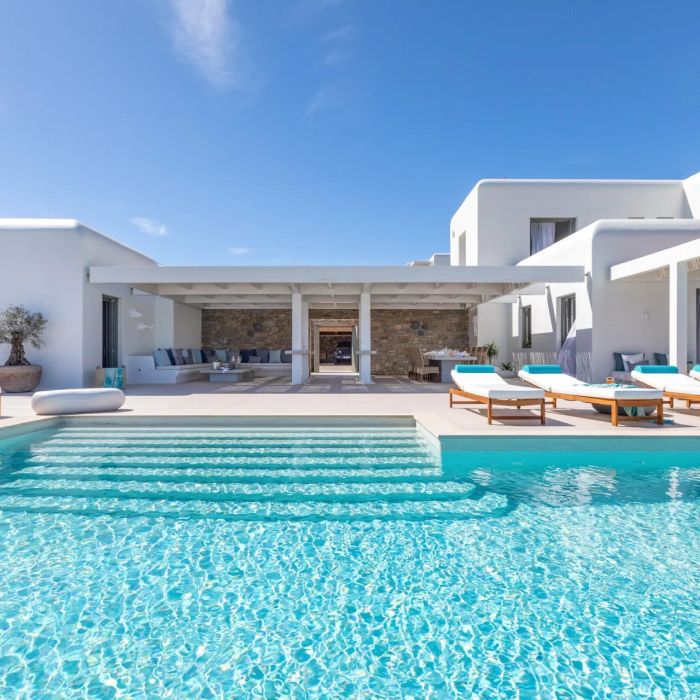 Villa Azalea | A luxury 8 bedroom Estate in Aleomandra