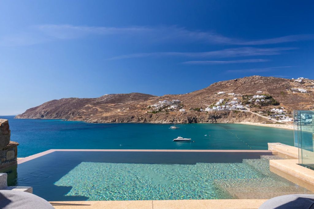 Villa Blue Coral | A beautiful villa overlooking the sea