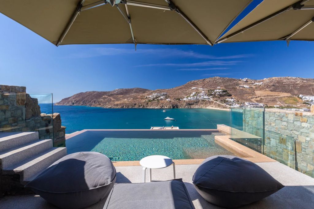 Villa Blue Coral | A beautiful villa overlooking the sea