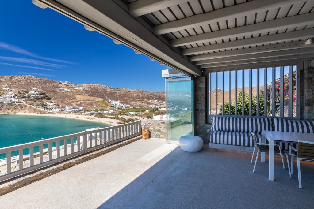 Villa Blue Coral | A beautiful villa overlooking the sea