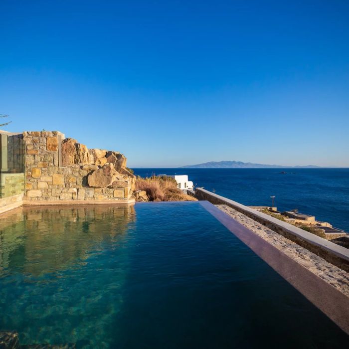 Villa Blue Coral | A beautiful villa overlooking the sea