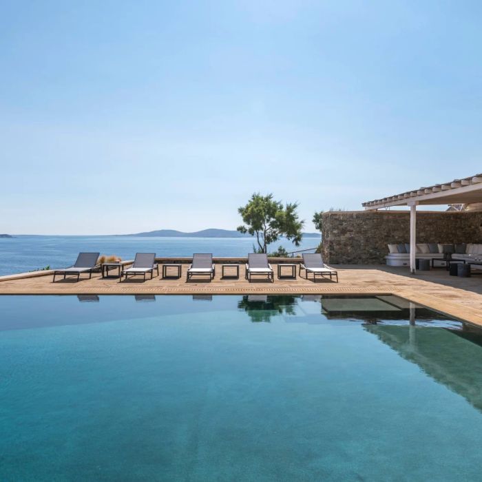 Villa Blue Shell | A beautiful waterfront villa with breathtaking sunset views