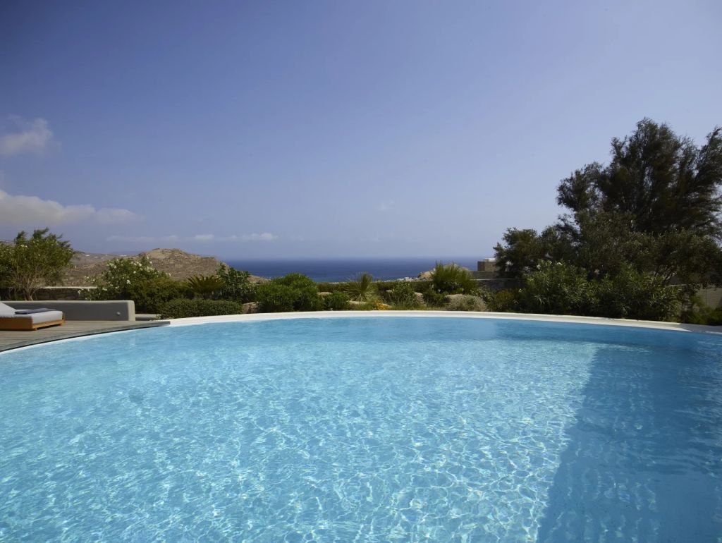 Villa Blue Waves | A big villa located near Kalo Livadi & Kalafatis beach