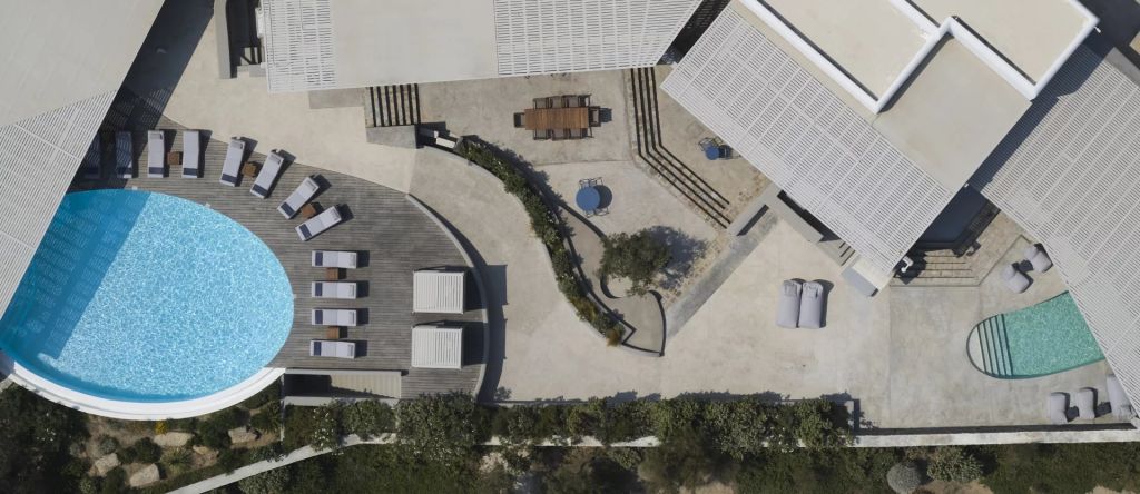 Villa Blue Waves | A big villa located near Kalo Livadi & Kalafatis beach