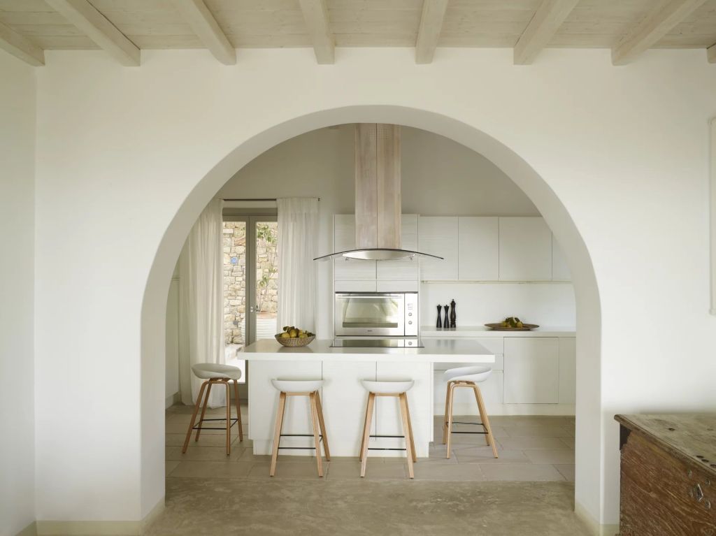 Villa Blue Waves | A big villa located near Kalo Livadi & Kalafatis beach