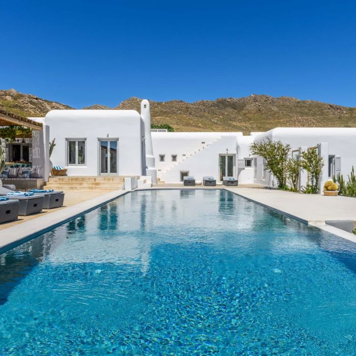 Villa Carina | A beautiful villa overlooking Panormos Bay